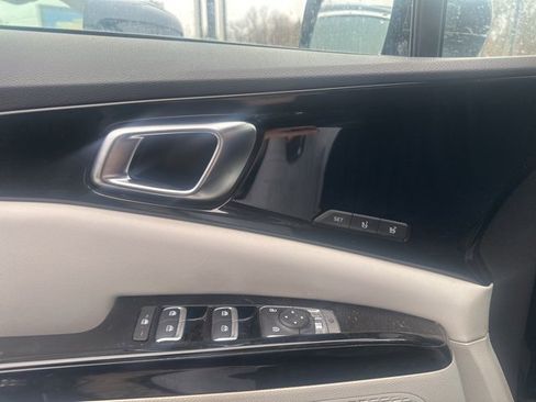 Used 2022 Kia Carnival SX Prestige image 27