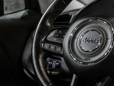 Used 2017 Jeep Renegade Altitude AWD/4WD image 17