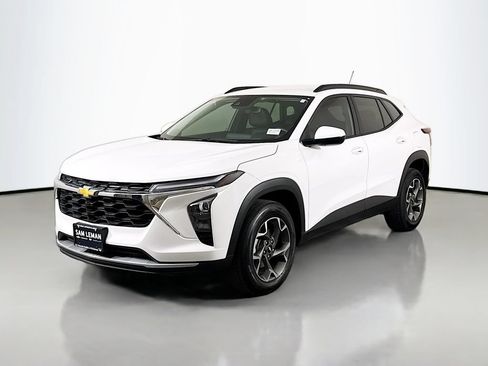 Used 2025 Chevrolet Trax LT w/ Driver Confidence Package FWD image 3