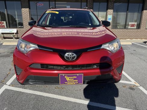 Used 2017 Toyota RAV4 LE image 2