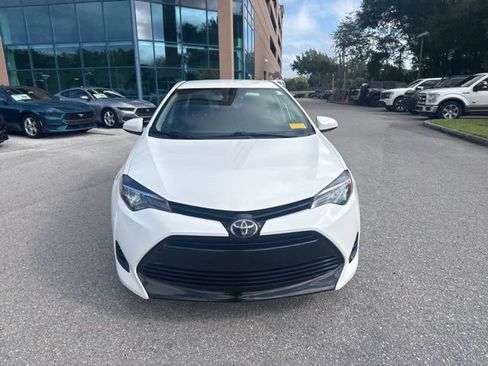 Used 2018 Toyota Corolla LE image 10