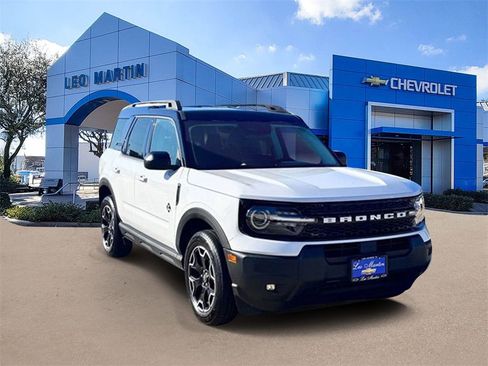 Used 2025 Ford Bronco Sport Outer Banks image 3