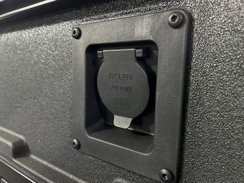 Certified 2025 Toyota Tacoma TRD Off-Road image 46