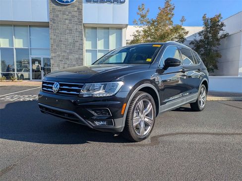 Used 2021 Volkswagen Tiguan SE image 9