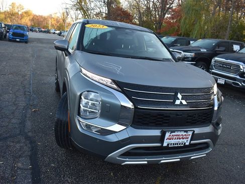 Used 2023 Mitsubishi Outlander SE image 10