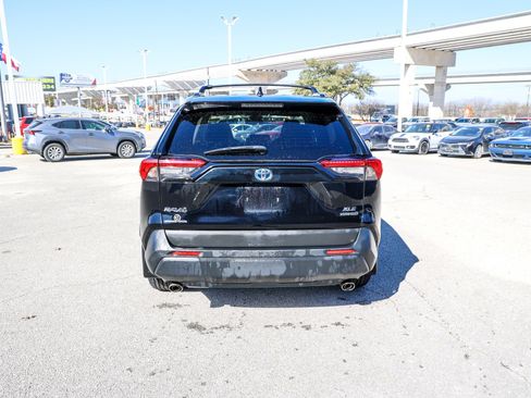 Certified 2021 Toyota RAV4 XLE w/ Convenience Package image 8