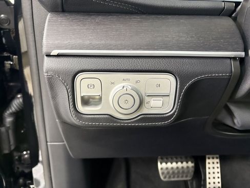 Used 2025 Mercedes-Benz GLS 580 4MATIC image 10
