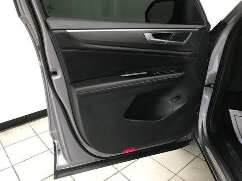 Used 2024 Volkswagen Atlas Cross Sport SE w/ Panoramic Sunroof Package AWD/4WD image 8