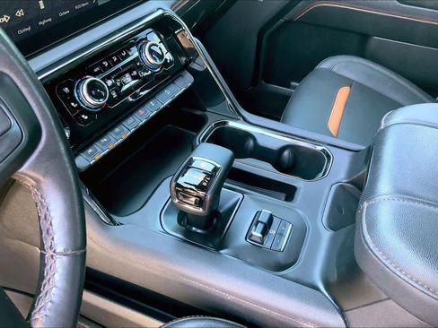 Used 2023 GMC Sierra 1500 AT4 w/ AT4 Premium Package AWD/4WD image 17