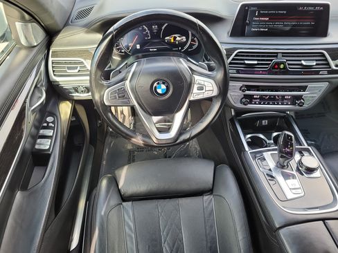 Used 2017 BMW 750i RWD image 18