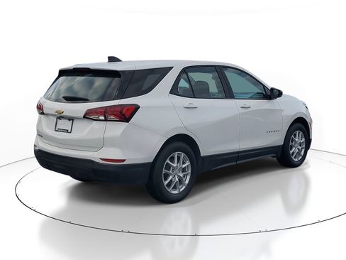 Used 2023 Chevrolet Equinox LS image 4
