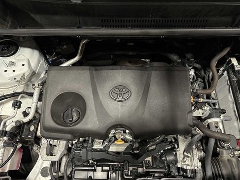 Used 2025 Toyota RAV4 XLE AWD/4WD image 12
