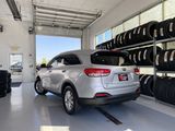Used 2016 Kia Sorento LX image 3