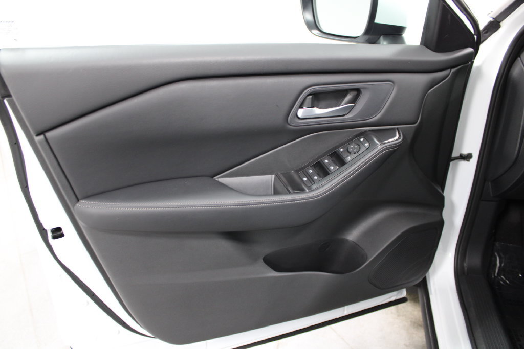 Used 2026 Nissan Rogue SV w/ Cold Weather Package FWD image 16
