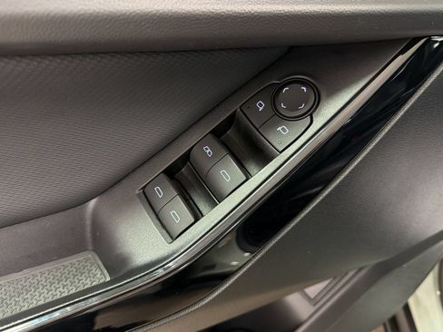 Used 2025 Chevrolet Equinox LT w/ Convenience Package II FWD image 13