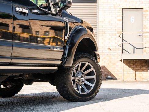 Used 2019 Ford F250 Limited AWD/4WD image 3