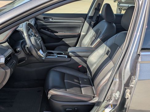 Used 2025 Nissan Altima 2.5 SR FWD image 4