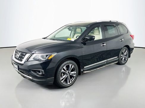 Used 2020 Nissan Pathfinder Platinum image 3