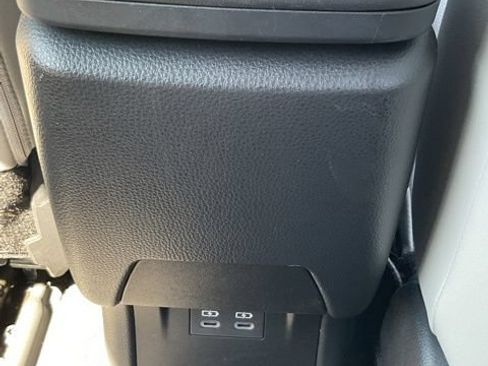 Used 2024 Toyota Prius XLE AWD/4WD image 19