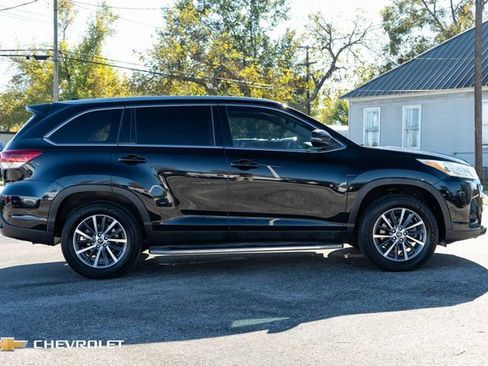 Used 2019 Toyota Highlander XLE image 4
