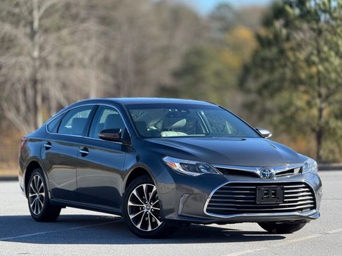 Used 2017 Toyota Avalon XLE w/ Carpet Mat Package image 12