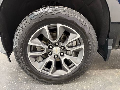 Used 2024 Chevrolet Silverado 1500 LT AWD/4WD image 18