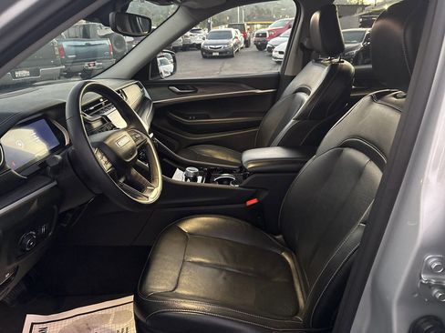 Used 2023 Jeep Grand Cherokee L Limited w/ Trailer Tow Group (B) image 13