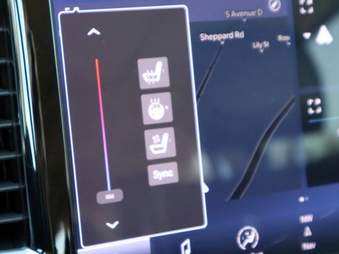 Used 2023 Chrysler Pacifica Limited FWD image 24