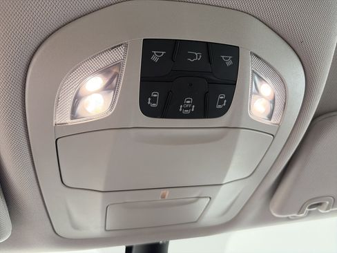 Used 2024 Chrysler Pacifica Touring-L image 31