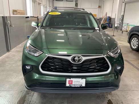 Used 2023 Toyota Highlander XLE image 2