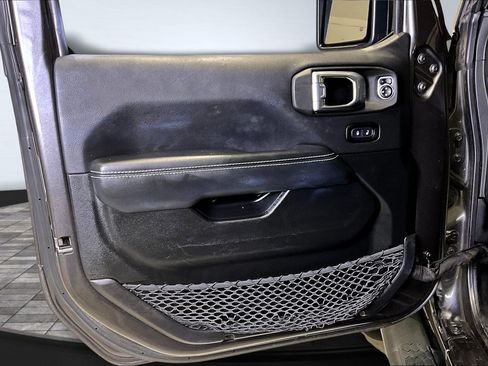 Used 2022 Jeep Wrangler Unlimited Sahara w/ Cold Weather Group image 19