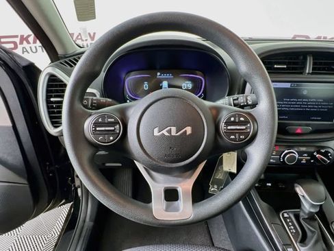 Used 2025 Kia Soul LX w/ LX Technology Package FWD image 12