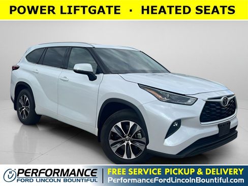 Used 2022 Toyota Highlander XLE AWD/4WD image 1