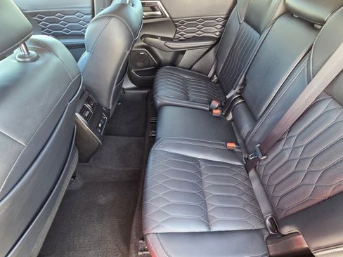 Used 2025 Mitsubishi Outlander SEL image 18