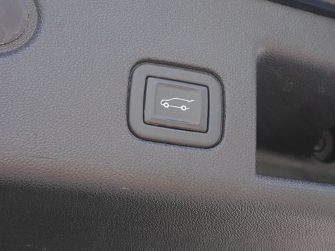 Used 2020 Chevrolet Equinox LT w/ Driver Convenience Package AWD/4WD image 17