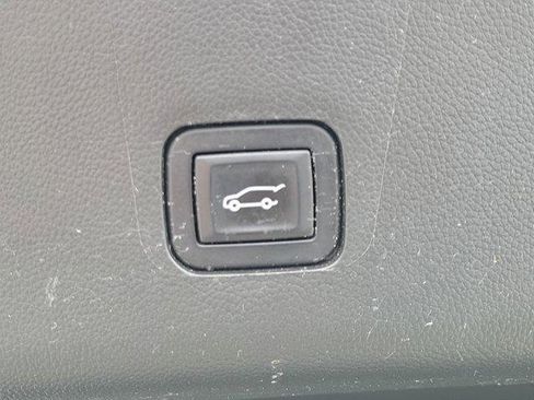 Used 2019 Chevrolet Traverse LT image 9