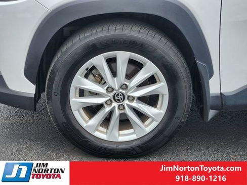 Used 2024 Toyota Corolla Cross LE FWD image 13