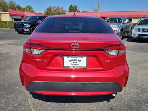 Used 2021 Toyota Corolla LE image 5