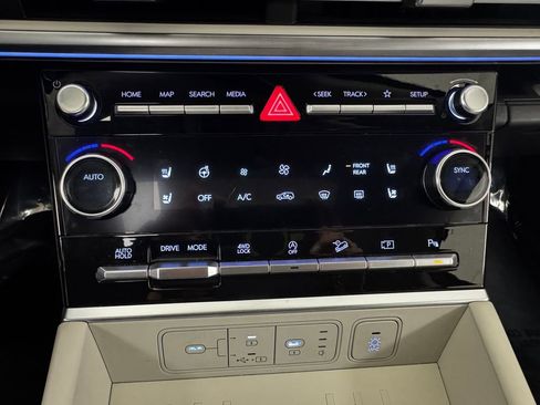 Used 2024 Hyundai Santa Fe Limited image 21