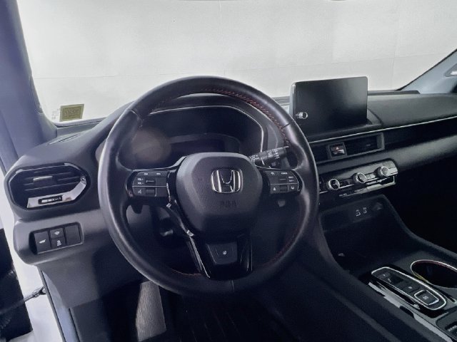 Used 2025 Honda Pilot Black Edition image 13