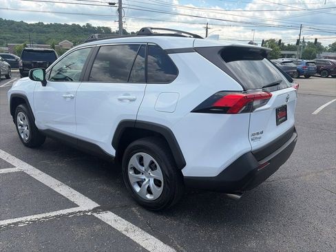 Used 2020 Toyota RAV4 LE FWD image 5