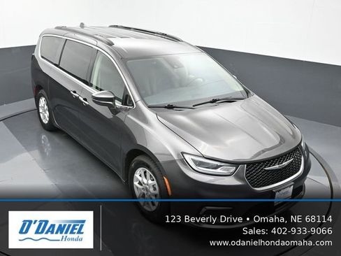 Used 2022 Chrysler Pacifica Touring-L FWD image 20