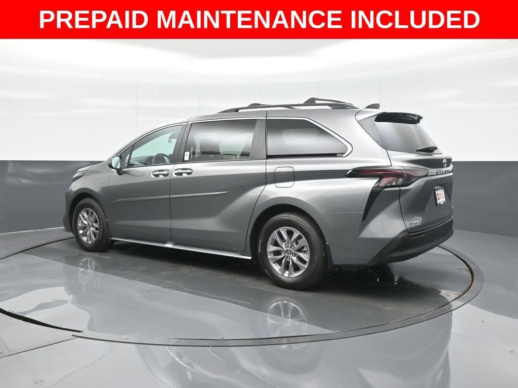 Certified 2026 Toyota Sienna XLE FWD image 5