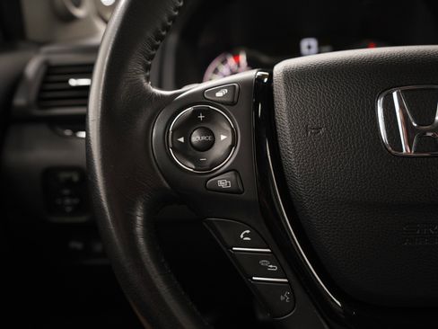 Used 2018 Honda Pilot Touring image 27