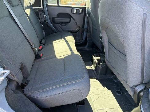 Used 2024 Jeep Wrangler Willys image 15