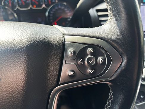 Used 2019 Chevrolet Suburban LT image 24