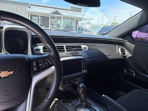 Used 2015 Chevrolet Camaro LT w/ 1LT Preferred Package RWD image 4
