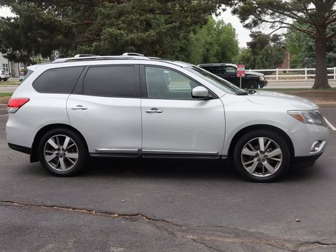 Used 2016 Nissan Pathfinder Platinum AWD/4WD image 3