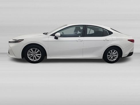 Used 2025 Toyota Camry SE FWD image 8