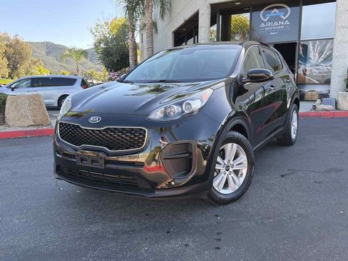 Used 2018 Kia Sportage LX FWD image 2